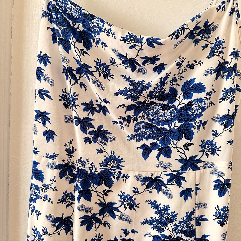 Little fun flowy dress!